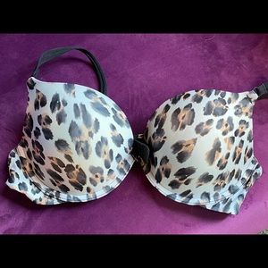 Victoria’s Secrets push up bra 36C